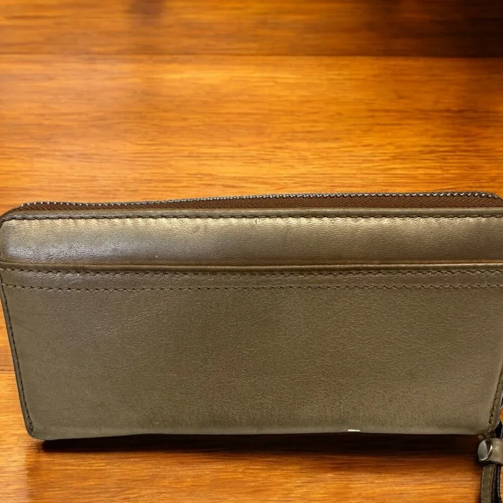 Coach Pale Metallic Gold Zip Around Vintage Leather Wallet - Picture 11 of 13